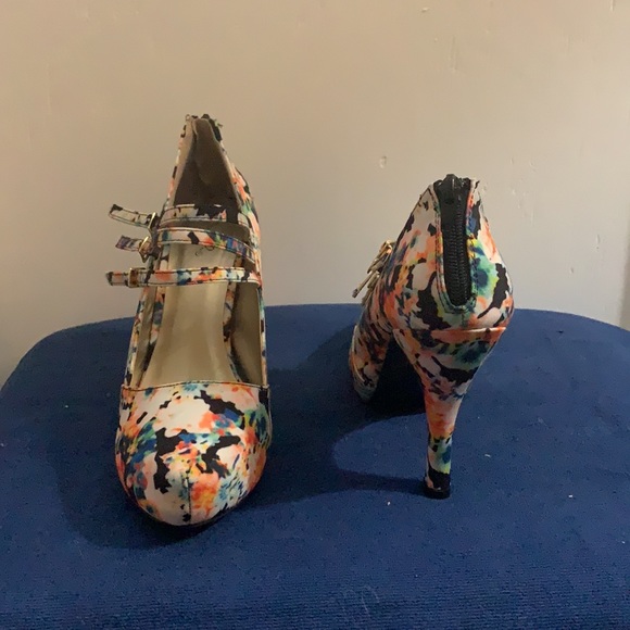 Floral Heels - Picture 2 of 3